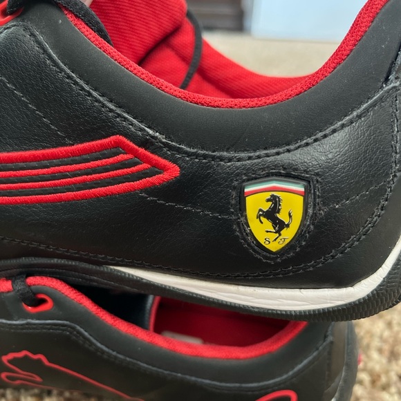 Puma Men\'s Ferrari Black and Red Sneakers